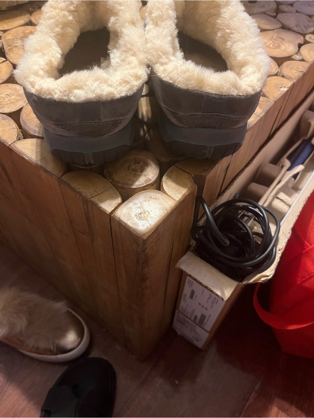 Merrell Gray Suede Shearling-Lined Women's Slip-On Clogs - Picture 3 of 5
